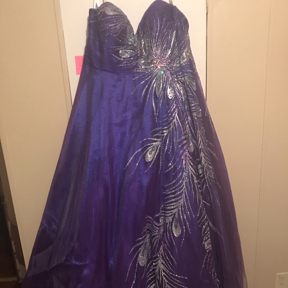 PLUS SIZE PROM DRESS💜 - Picture 5 of 5
